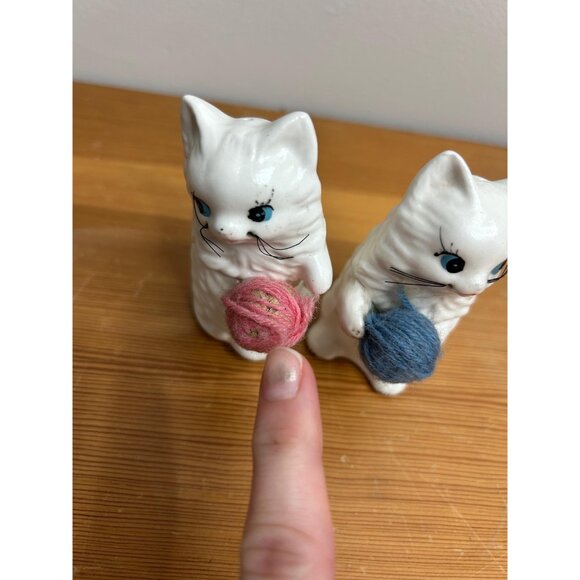 cat yarn ball (glued back on) salt and pepper shakers ceramic- no sound - Picture 3 of 8